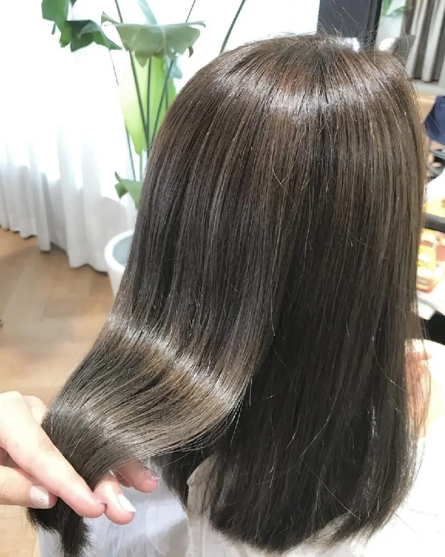 カラー グレージュ ハイライトカラー 三好 麻美のヘアスタイル
