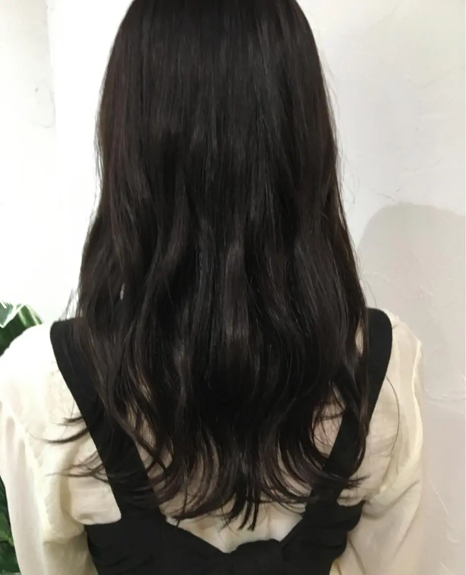 セミロング カラー 黒髪 鈴木 咲輝のヘアスタイル