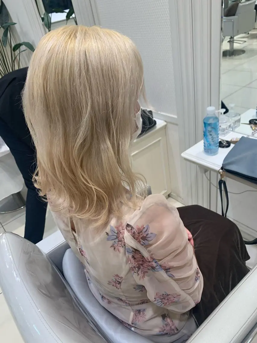 ミディアム 愛されハイトーン 🍓YURINAのヘアスタイル