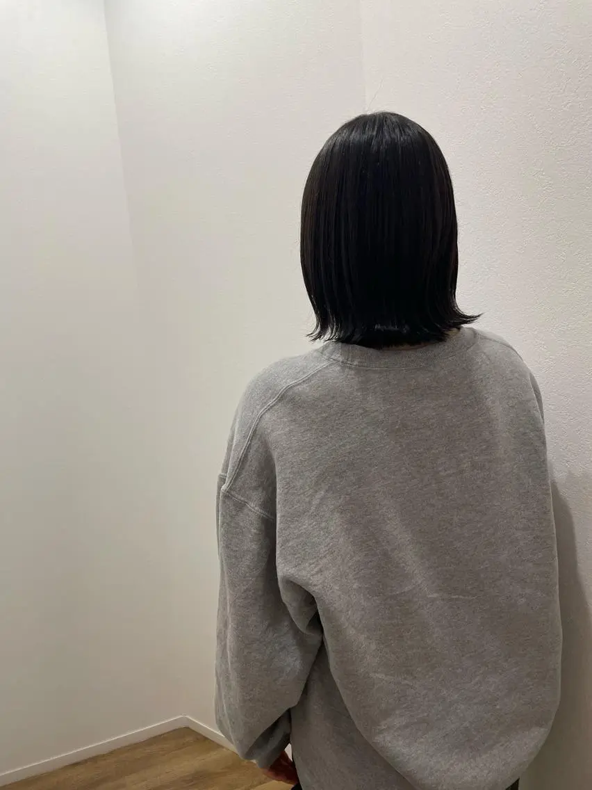 ミディアム 切りっぱなしボブ ボブ 伸ばしかけ カット 山本 愛永のヘアスタイル