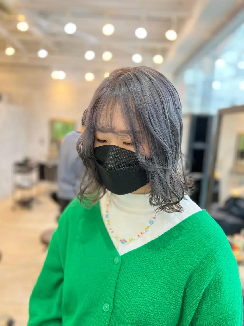 ミディアム カラー ブルーカラー シルバー カット ヘアカラー トリートメント ブリーチ特化 梅田本多翔のヘアスタイル