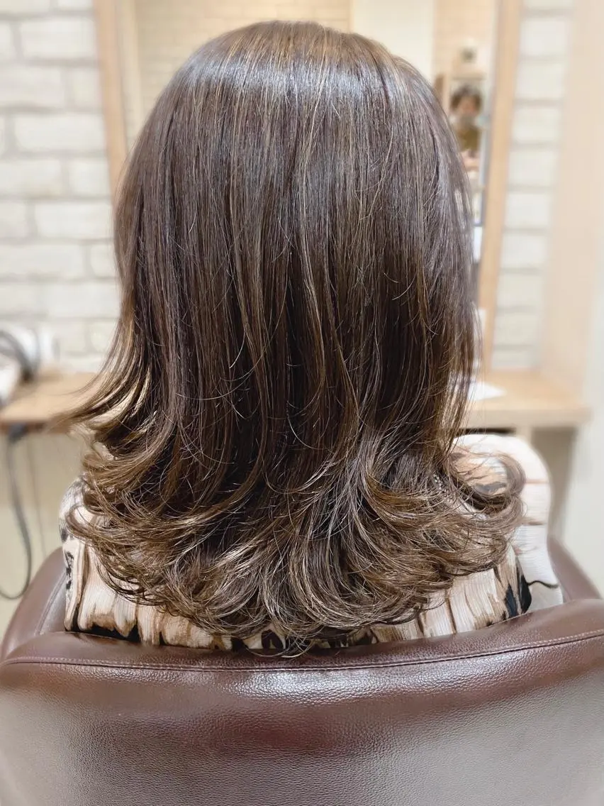 セミロング カラー ブリーチ ハイライトカラー ハイライト カット ヘアカラー トリートメント 清水 有実子のヘアスタイル