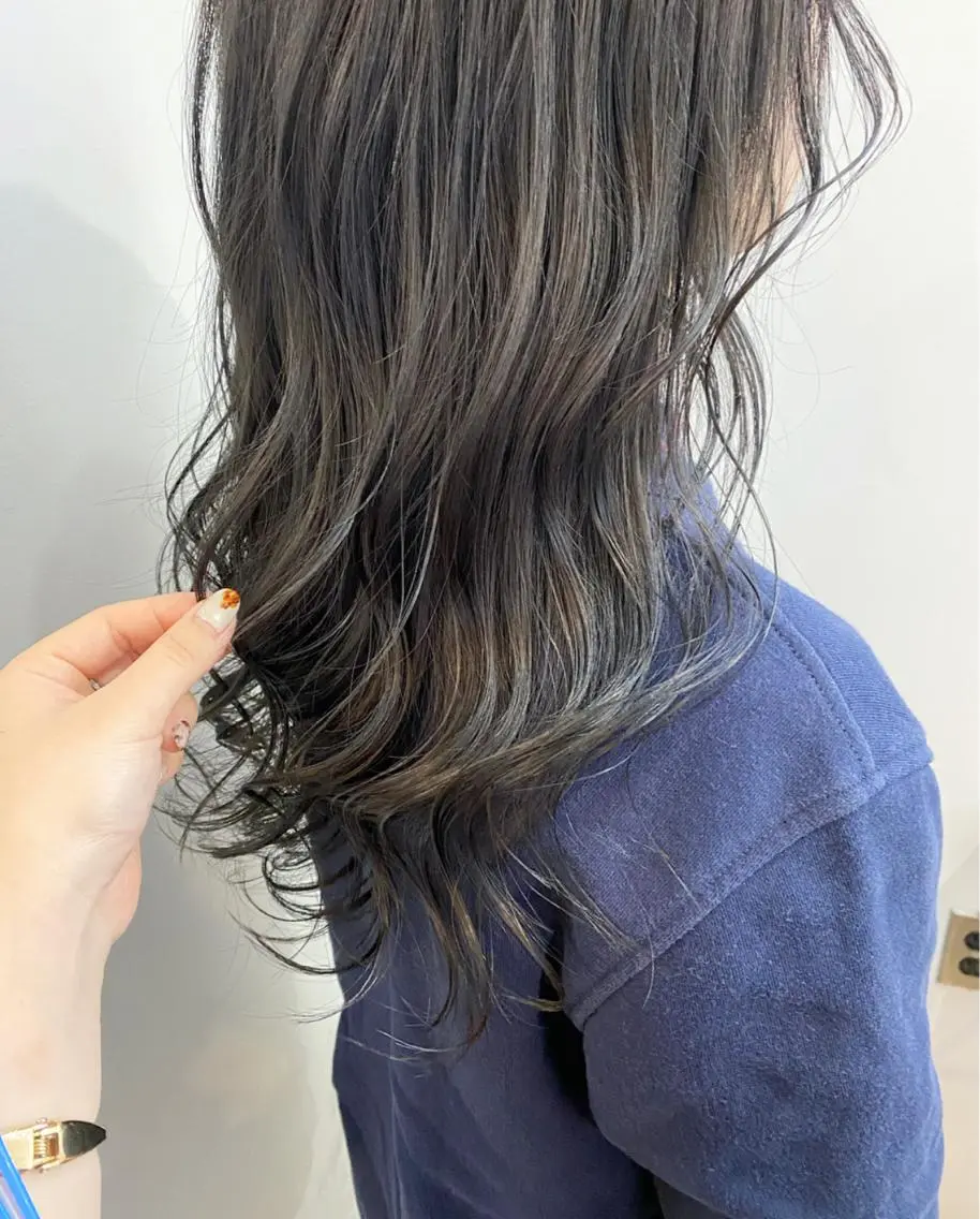 セミロング 名倉 伽奈のヘアスタイル
