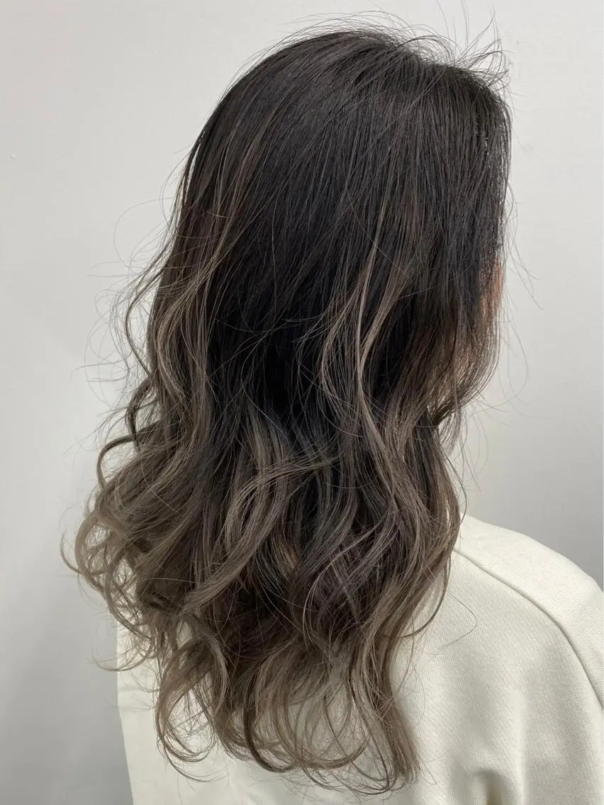 セミロング カラー ハイライトカラー ハイライト カット ヘアカラー トリートメント 【公式】amble luxe池袋東口🩷のヘアスタイル