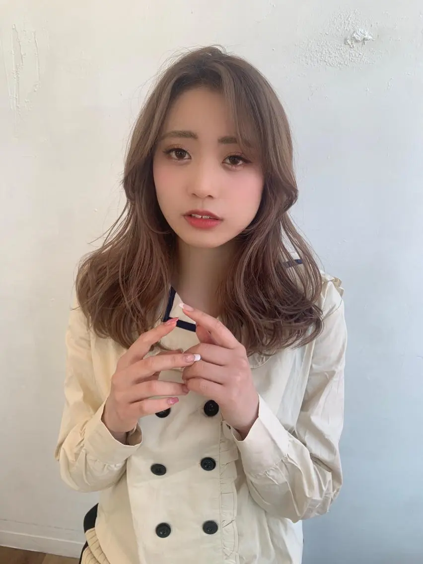 ロング カラー ベージュカラー 顔まわりレイヤー 韓国風ヘア レイヤーカット カット ヘアカラー 藤間 帆乃夏（とうまほのかのヘアスタイル