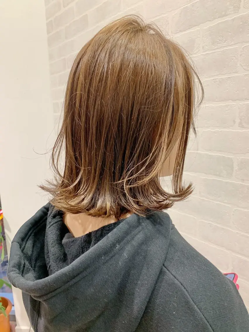 ミディアム カラー 村山 美空のヘアスタイル