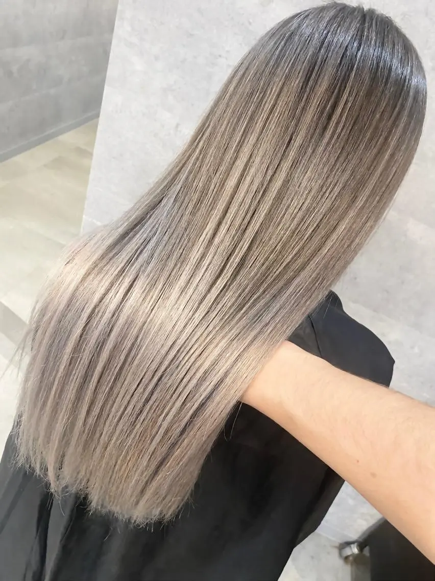 セミロング カラー ヘアアレンジ ネイル マツエク・マツパ アイブロウ バレイヤージュ レイヤーカット ヘアカラー トリートメント 井上 一平のヘアスタイル