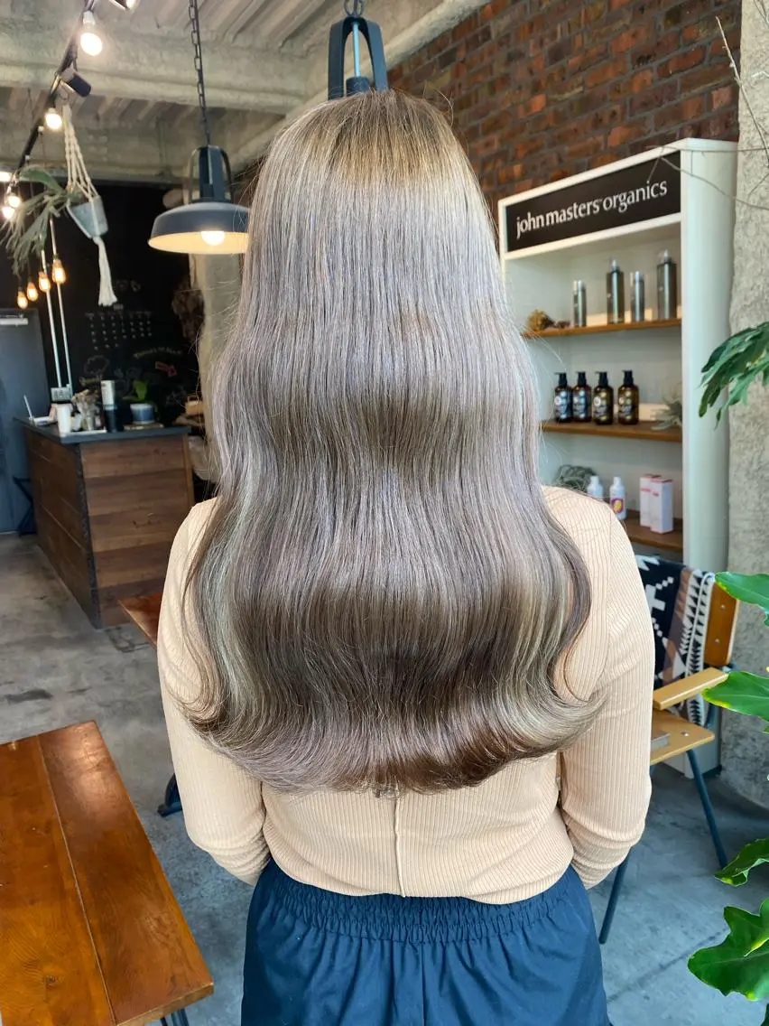 カラー ベージュカラー ブリーチ ブリーチなしカラー the BRIDGE 加藤みのりのヘアスタイル