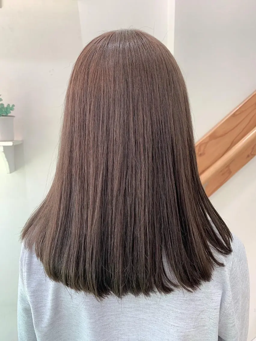 セミロング カラー グレージュ オリーブグレージュ オリーブグレー ヘアアレンジ にいた かづしげのヘアスタイル
