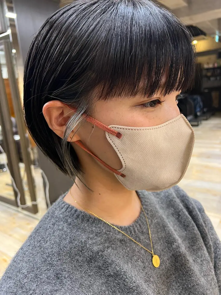ショート カラー ヘアアレンジ ミストバング ブリーチ ダブルカラー イヤリングカラー  フェイスフレーミング カット サナ🌱 切りっぱなしボブのヘアスタイル