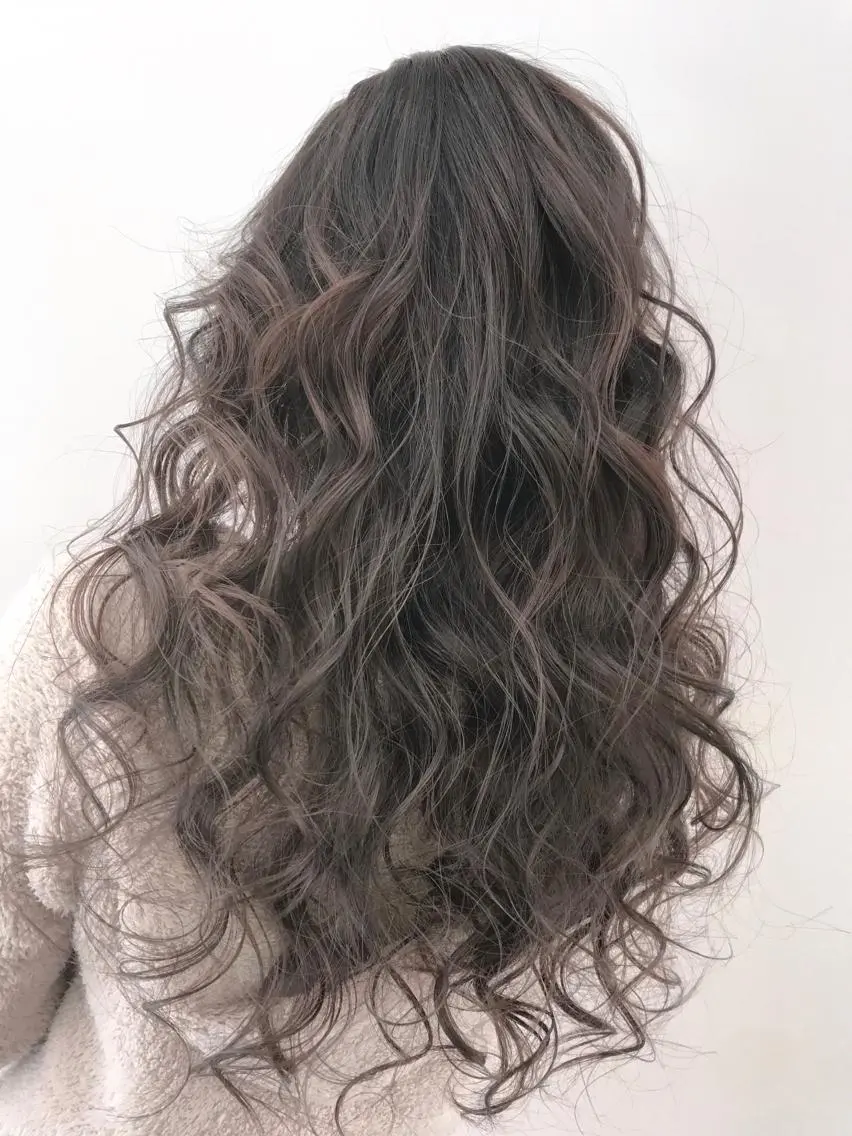 ロング カラー ヘアアレンジ ヘアカラー シアーベージュニスト 🥣大石亜里紗のヘアスタイル