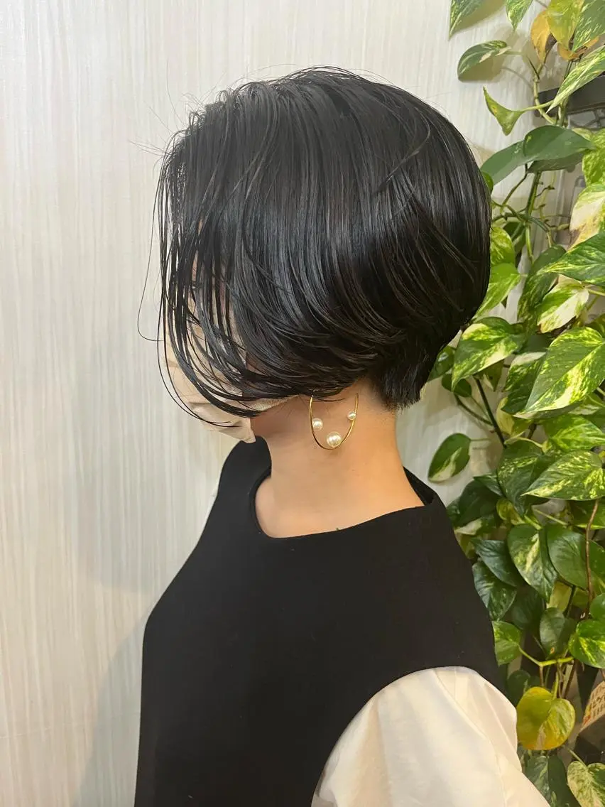 ショート カラー パーマ ヘアアレンジ ハンサムショート 黒髪 ショートヘア きむえり/髪質改善 /うねり広がり改善のヘアスタイル