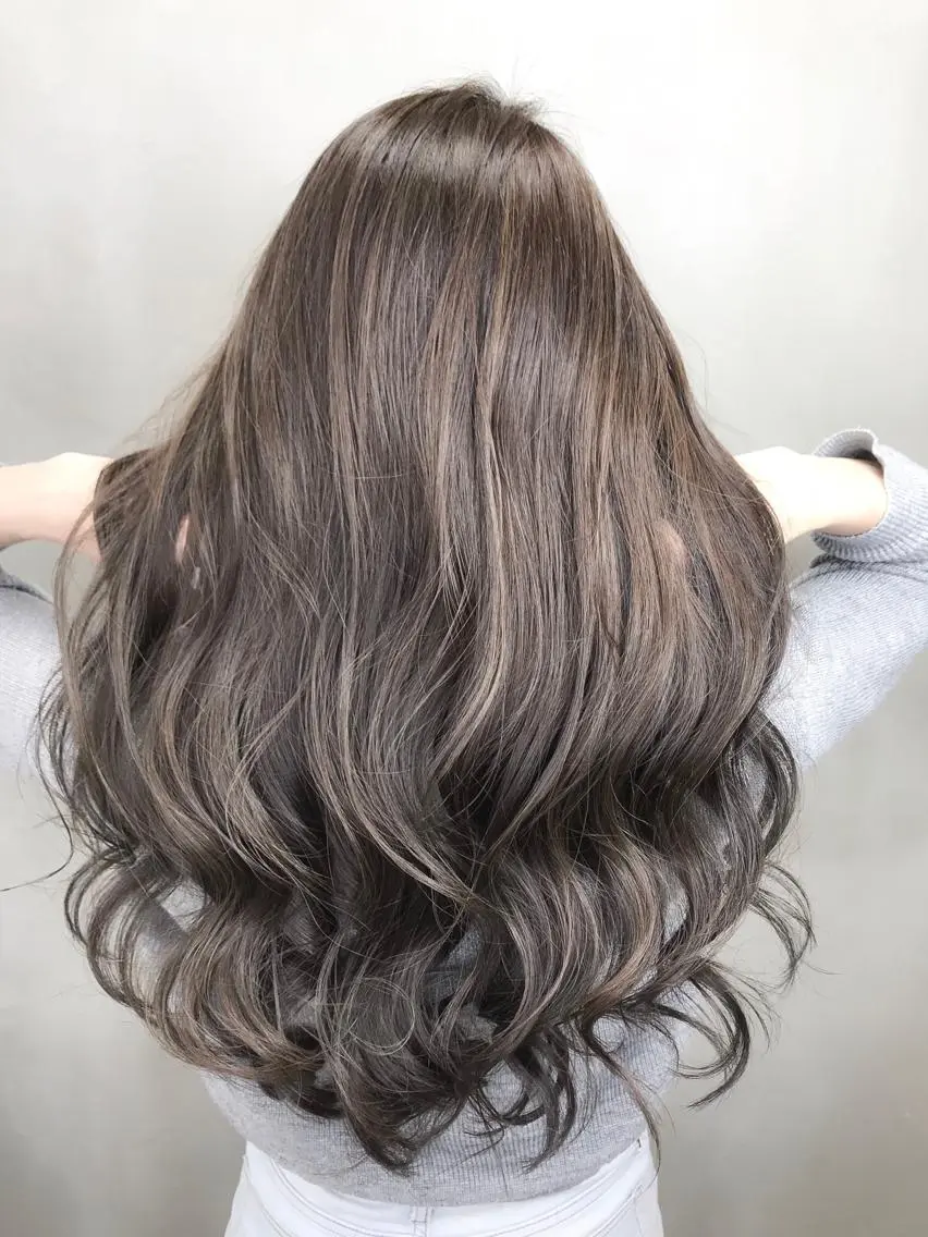 セミロング カラー グレージュ 【透明感、艶髪】西村 有司のヘアスタイル