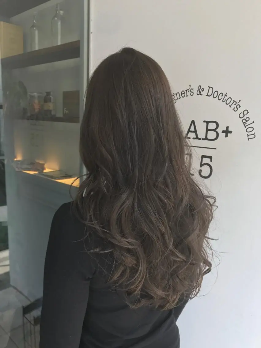 ロング カラー アッシュ ベージュカラー トリートメント ひろせ かなのヘアスタイル