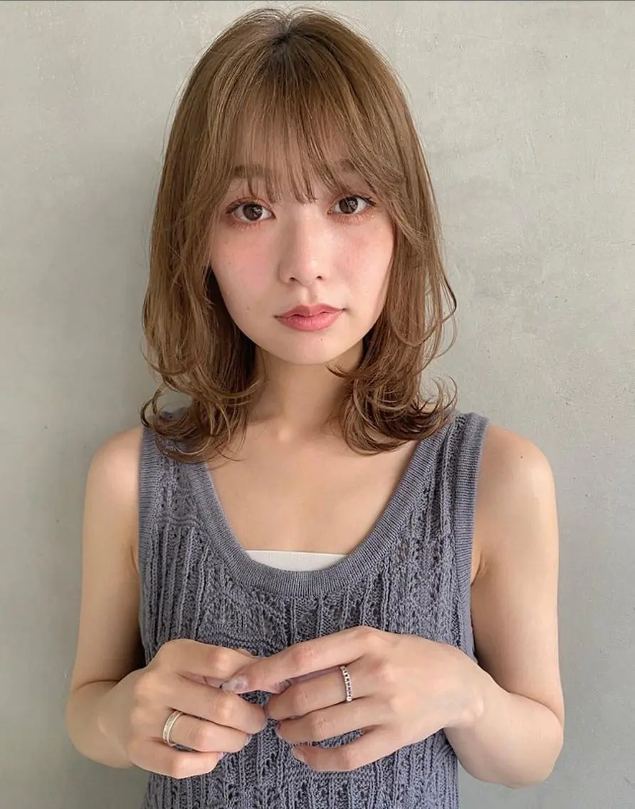 セミロング カラー ベージュカラー ミルクティーベージュ 地毛風艶カラー🌿 喜多夏海のヘアスタイル