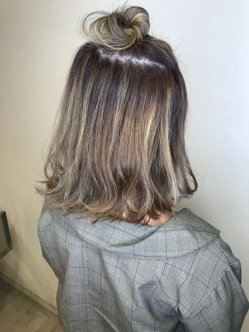 ショート カラー ハイライトカラー イルミナカラー ハイライト ヘアカラー トリートメント Miru by INCE HAIRのヘアスタイル