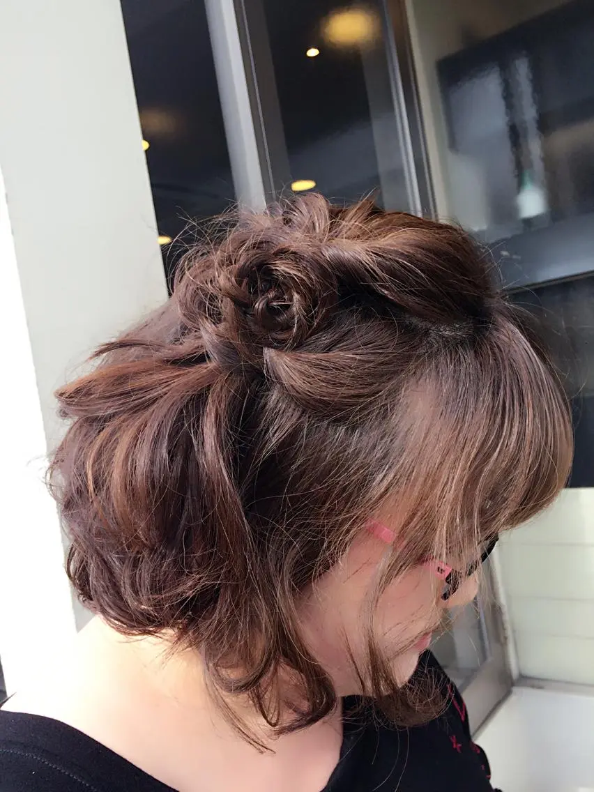 ミディアム 澤田 彩香のヘアスタイル