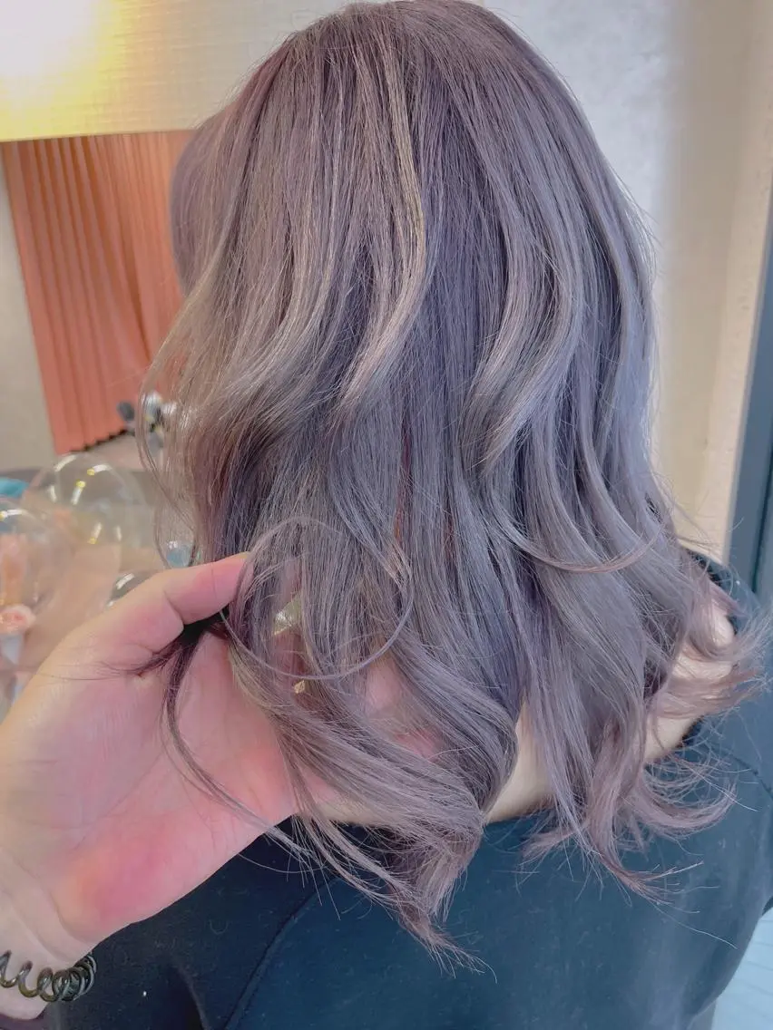 ミディアム カラー ブリーチ グレージュ ラベンダーカラー ヘアカラー BOX mico.のヘアスタイル