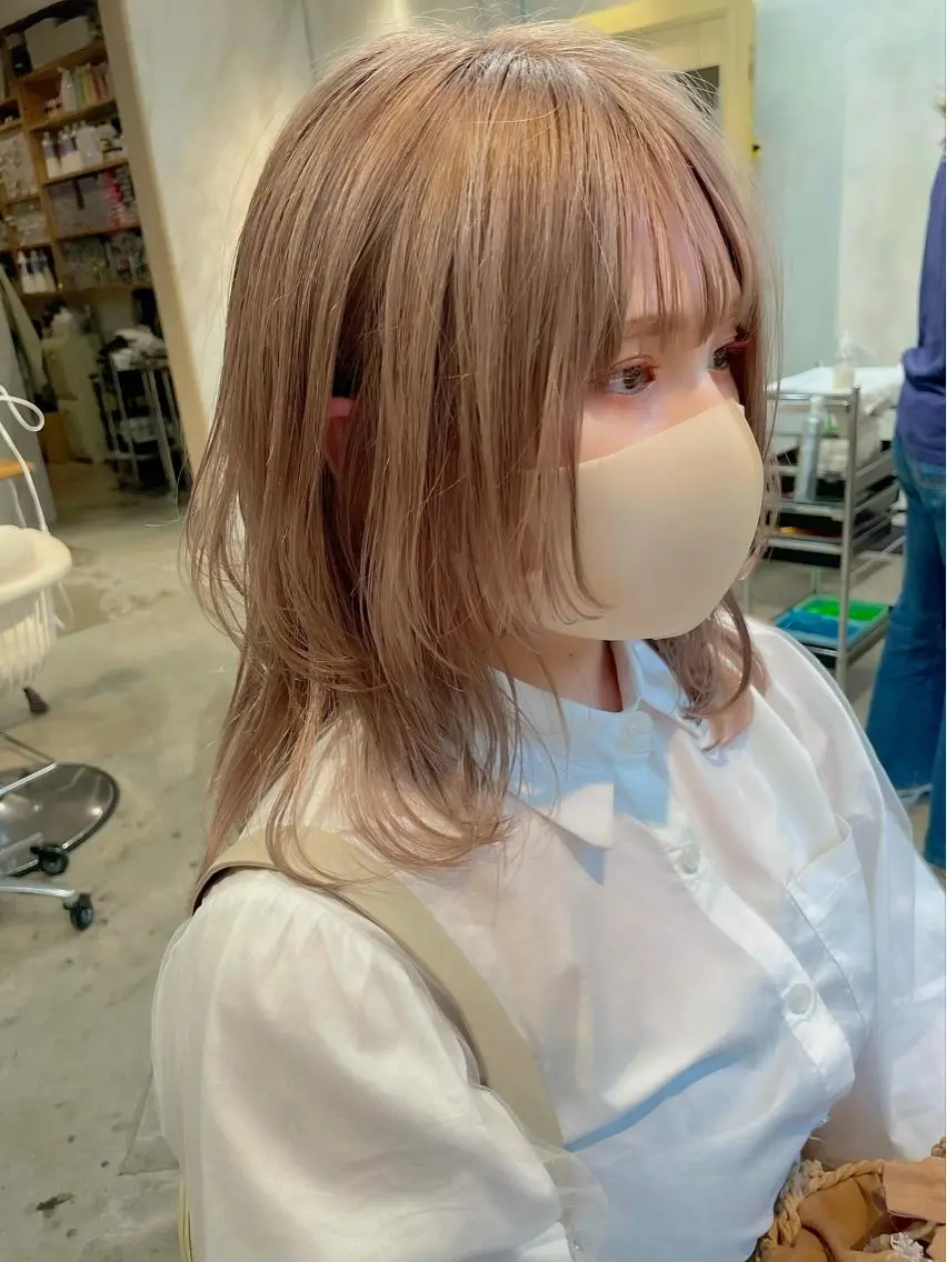 ミディアム カラー ベージュカラー ウルフカット カット ヘアカラー トリートメント ブリーチ🫴 ボブ✍️レイヤーのヘアスタイル