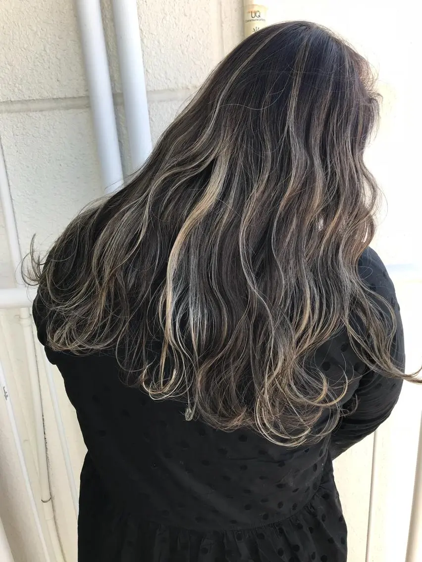 ロング カラー ハイライトカラー ハイライト メンズハイトーン メンズバレイヤージュのヘアスタイル