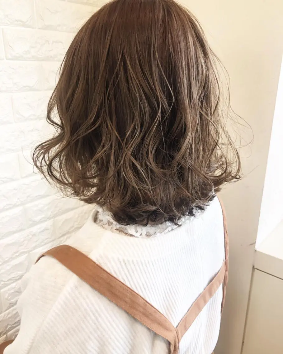 ショート カラー グレージュ 西本 夏美のヘアスタイル