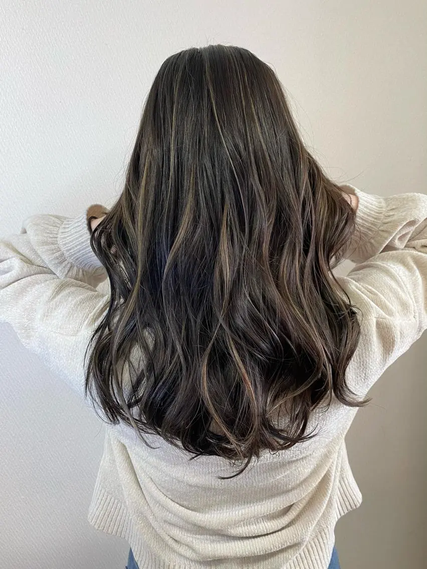 ロング 山本 茉希のヘアスタイル