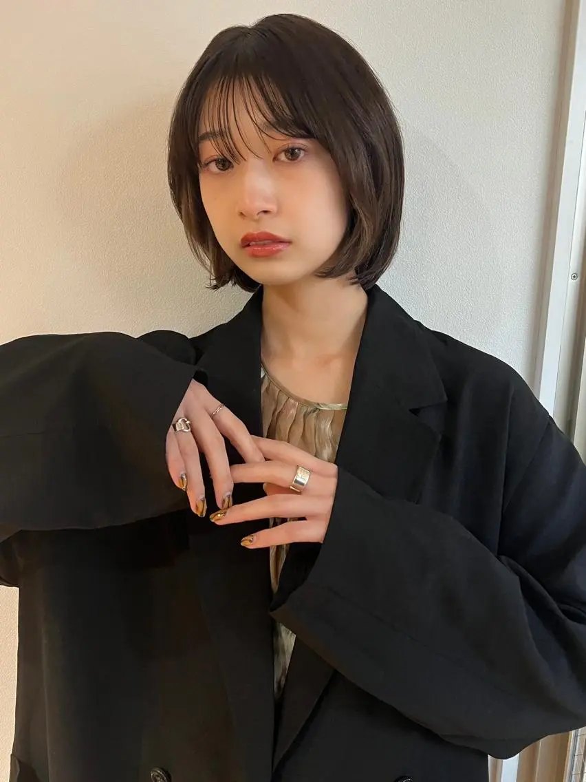 ショート ボブ シースルーバング 菅原リキヤ くびれレイヤーヘアのヘアスタイル