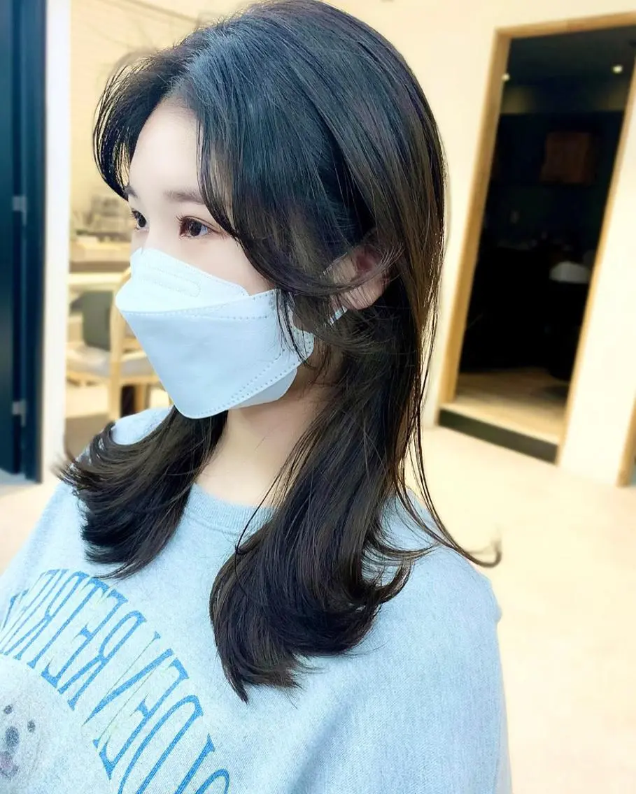 ロング カラー パーマ ヘアアレンジ メンズ キッズ ネイル マツエク・マツパ アイブロウ カット トリートメント 似合せレイヤー／ 柔らか透明感カラーのヘアスタイル