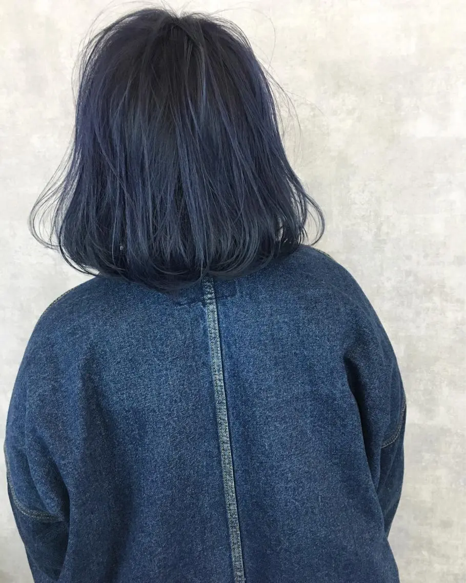 ミディアム カラー ヘアアレンジ ネイビーカラー レイヤーカット BLend 渋谷のヘアスタイル