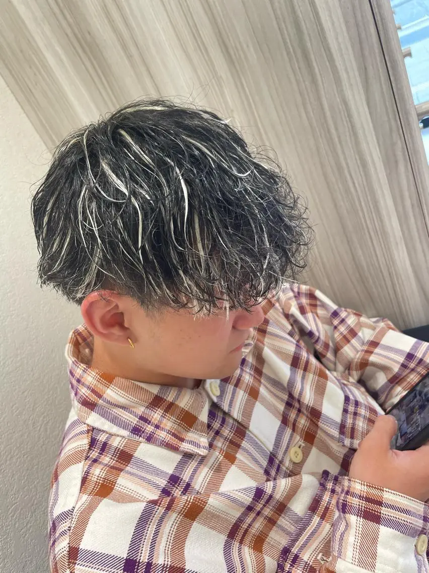 ショート カラー パーマ メンズ メンズメッシュ メッシュ メンズ特化/今池駅 徒歩1分/岡本一真のヘアスタイル