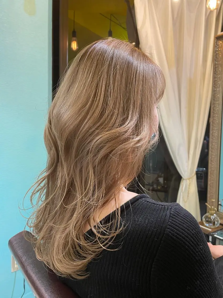 ロング カラー アッシュ グラデーションカラー ヘアカラー トリートメント 末石 智のヘアスタイル
