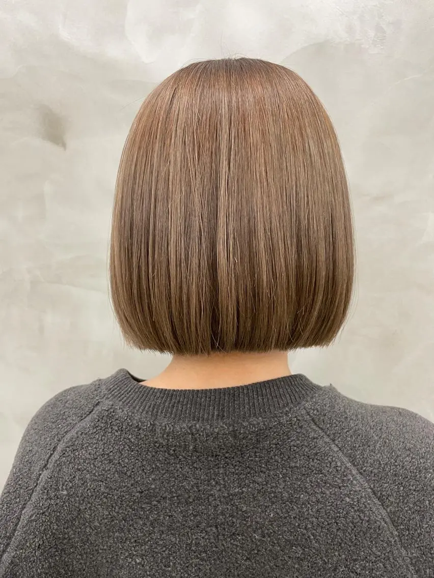 ショート カラー 切りっぱなしボブ ベージュカラー ミルクティーベージュ ボブ ショート・ボブ 徳竹淳一のヘアスタイル