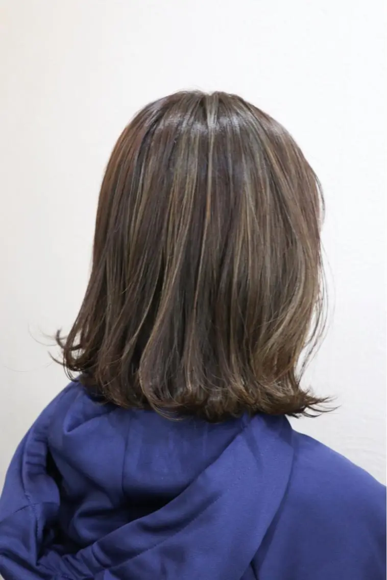 ミディアム カラー アッシュ 透明感カラー ハイライトカラー イルミナカラー ハイライト カット ヘアカラー トリートメント 西村 ようこのヘアスタイル