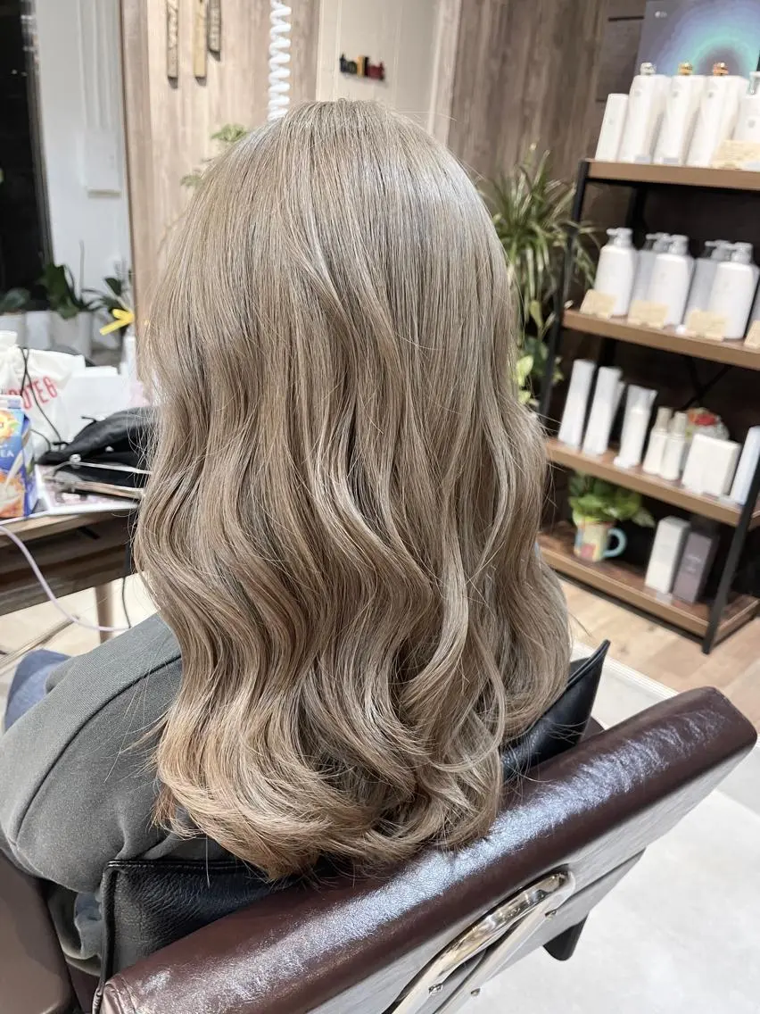 ロング カラー ベージュカラー ブリーチ ケアブリーチ 髪質改善で 憧れの潤艶美髪にのヘアスタイル