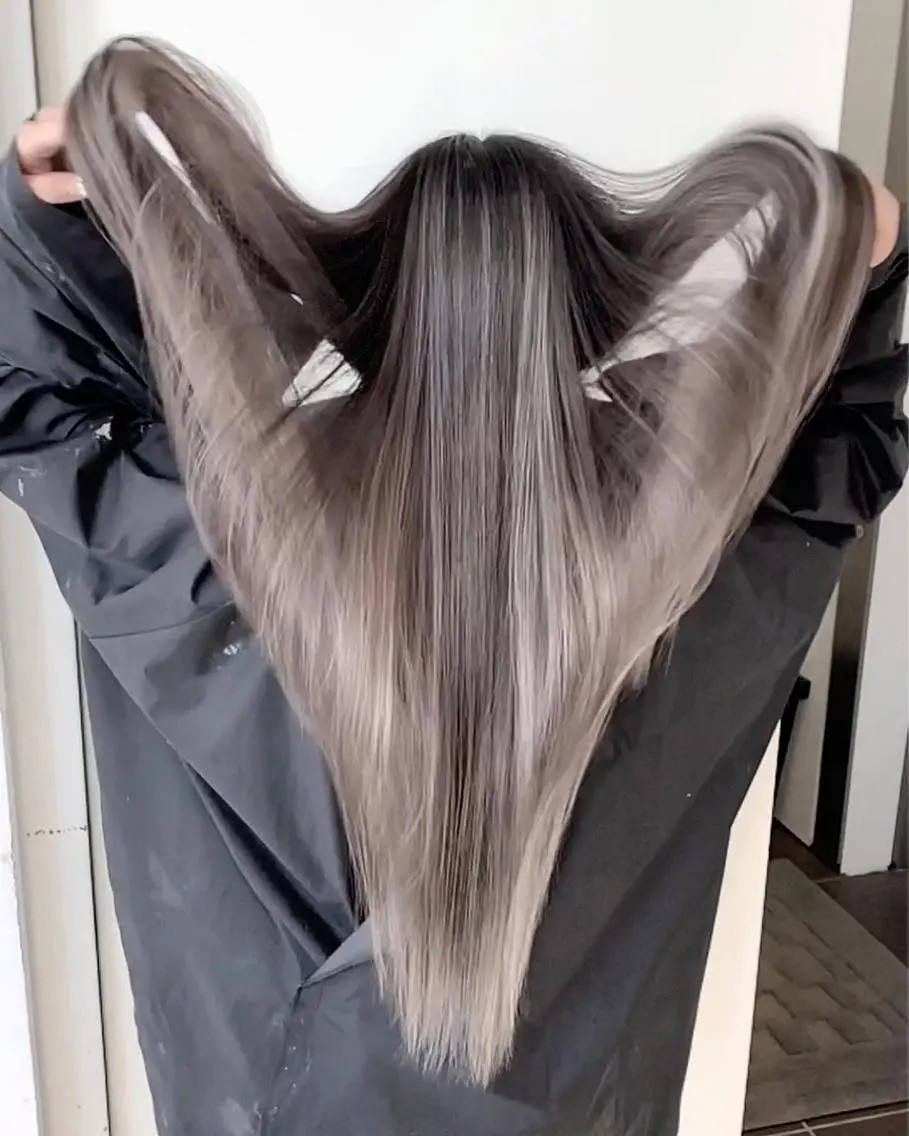 ロング カラー ヘアアレンジ 切りっぱなしボブ バレイヤージュ 黒髪 グラデーションカラー ハイライトカラー 阿部 圭悟のヘアスタイル