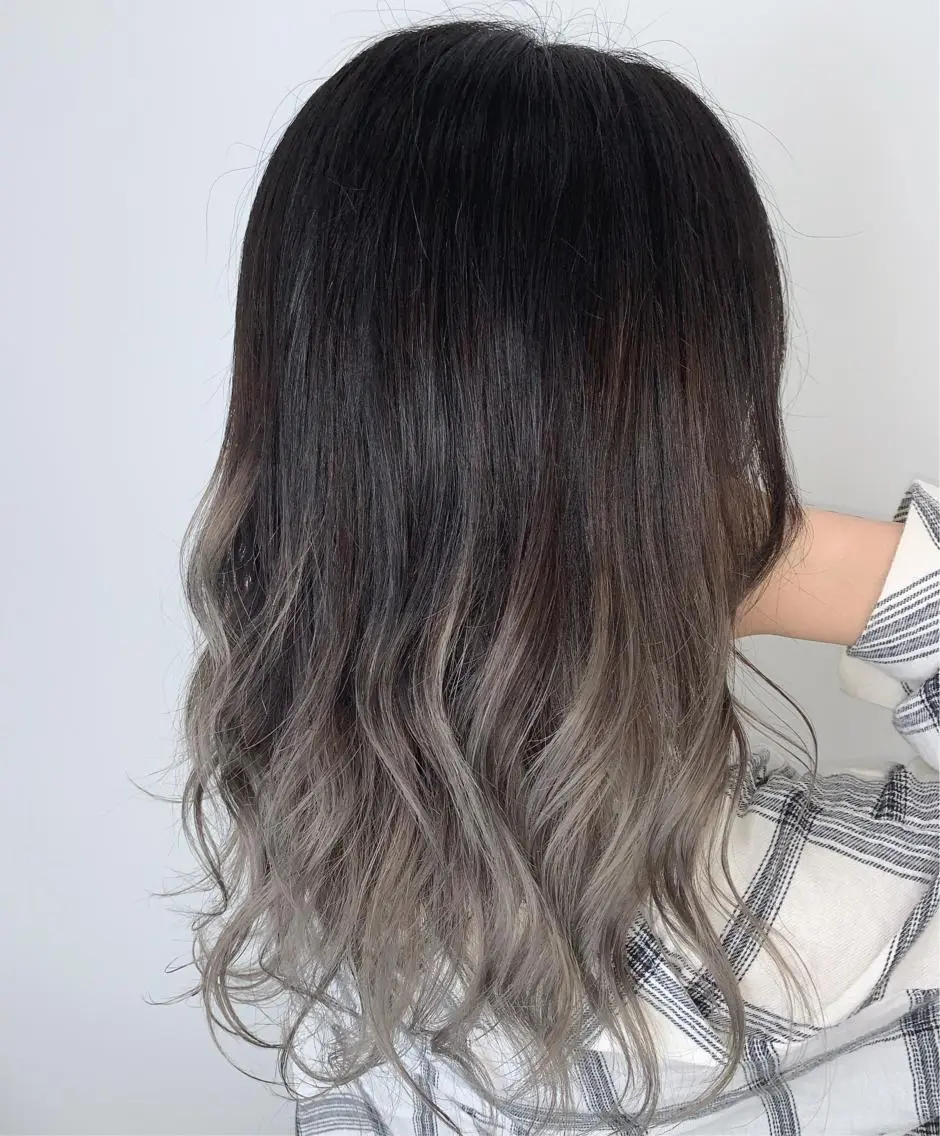 セミロング カット ヘアカラー トリートメント 山田 絵里菜のヘアスタイル