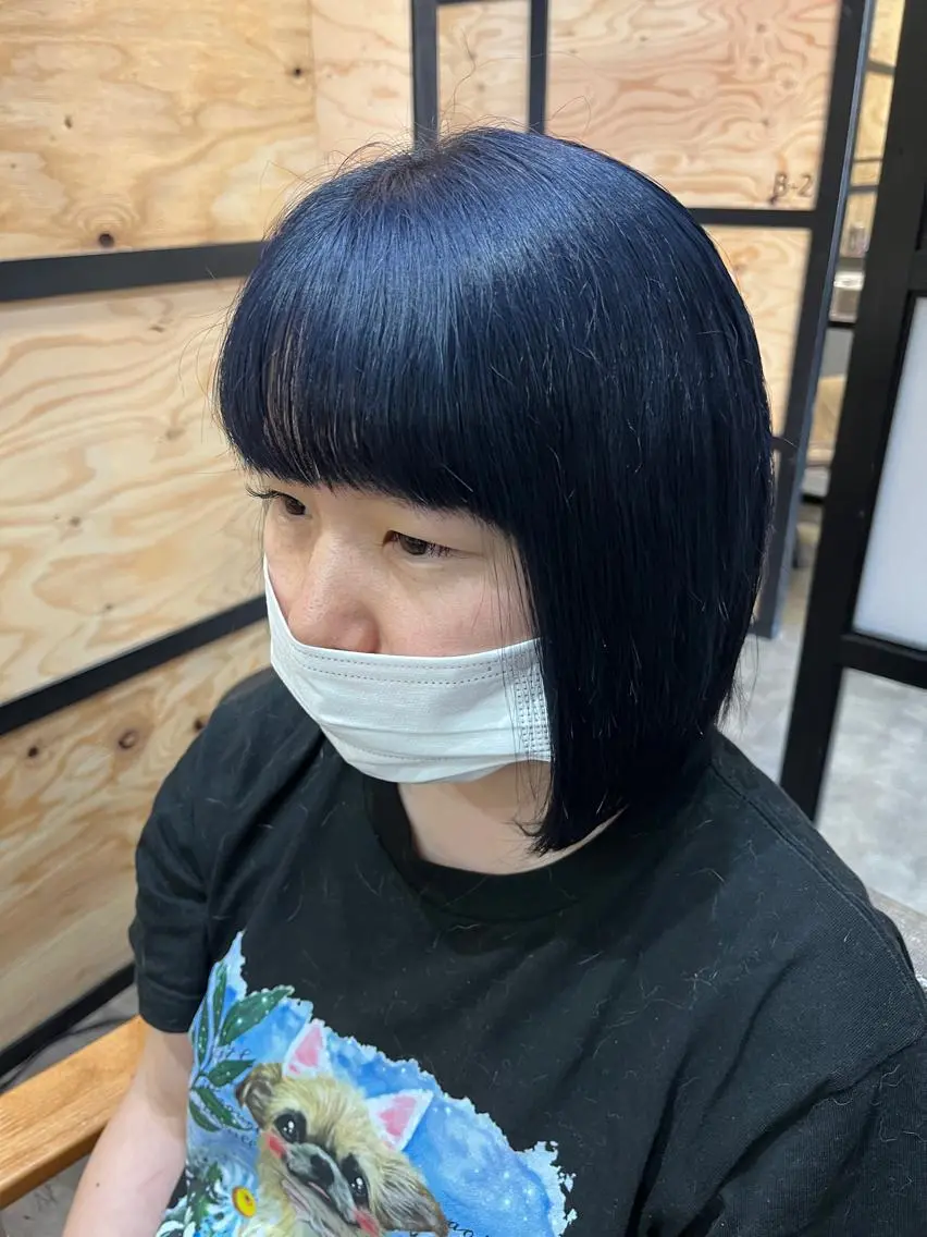 ショート カラー パーマ ヘアアレンジ メンズ キッズ ネイル マツエク・マツパ アイブロウ 黒髪 ブルーカラー ブルーブラック ブルー 久木原 ゆりのヘアスタイル