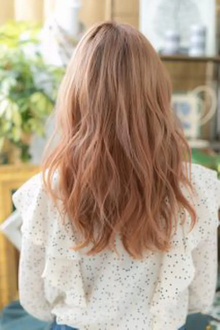 ロング カラー グラデーションカラー ピンクカラー くせ毛 外国人風カラー ロング 出川 宙☘️のヘアスタイル