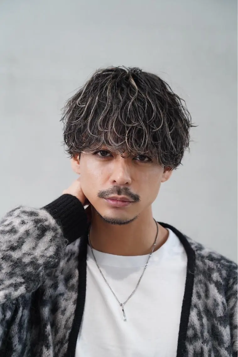 カラー メンズ メンズパーマ 波巻きパーマ fifth リュウセイのヘアスタイル