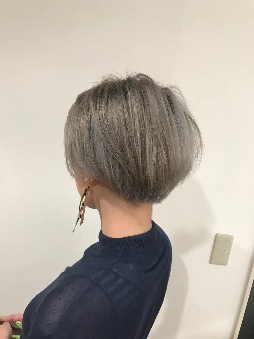 ショート ハイトーン髪質改善 家中貴典のヘアスタイル