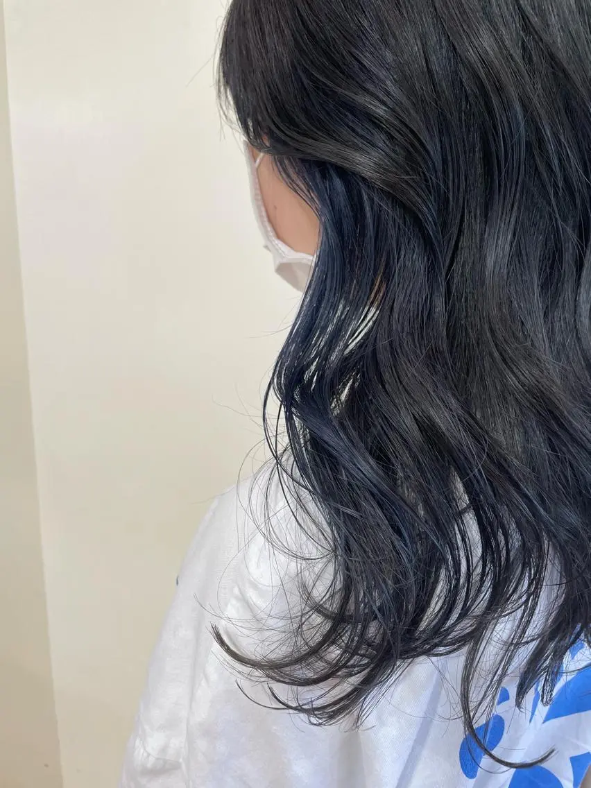 ロング カラー 黒髪 ブルーカラー ブルーブラック インナーカラー 🦋透明感 艶カラー Rie🦋のヘアスタイル