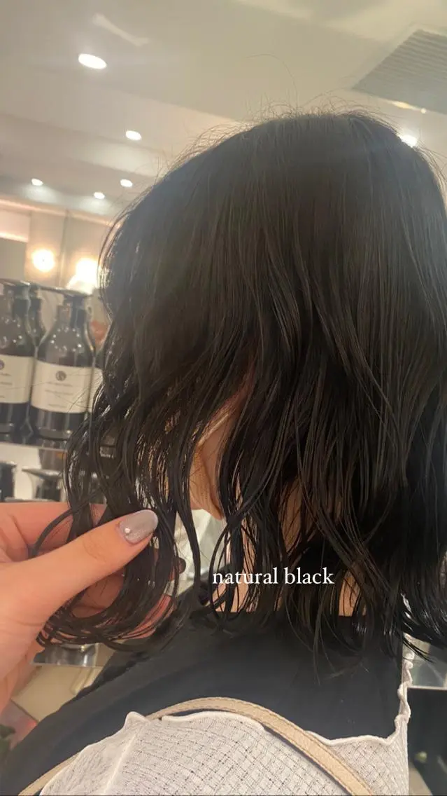 ミディアム カラー 透明感カラー ヘアカラー トリートメント ヘッドスパ ヘアセット ミオ💎ショート 透ける暗髪のヘアスタイル