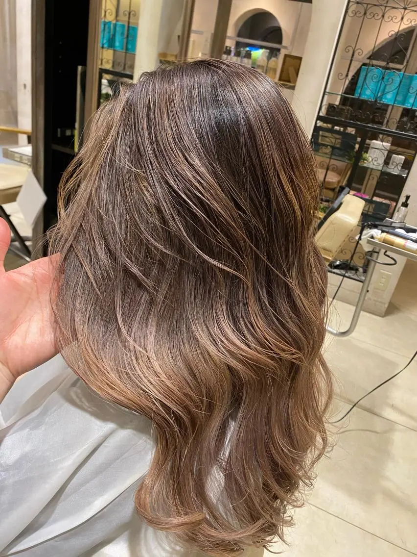 ロング バレイヤージュ 隅中秀弥のヘアスタイル