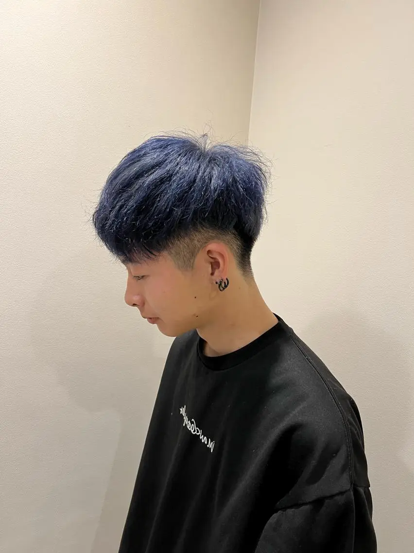 カラー メンズ ブルーカラー ブルーバイオレット バイオレットカラー オカベ ショウマのヘアスタイル