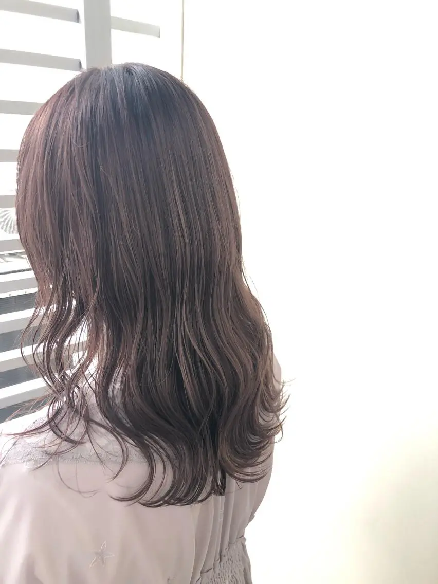 ミディアム カラー カット 縮毛矯正 韓国🇰🇷レイヤー 映える顔周り🩷のヘアスタイル