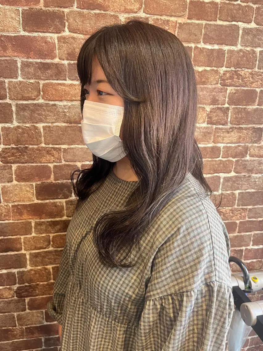 セミロング カラー パーマ ヘアアレンジ メンズ キッズ ネイル マツエク・マツパ アイブロウ メンズハイライト メンズパーマ セミロングパーマ ブラウンカラー ケアカラー 久木原 ゆりのヘアスタイル