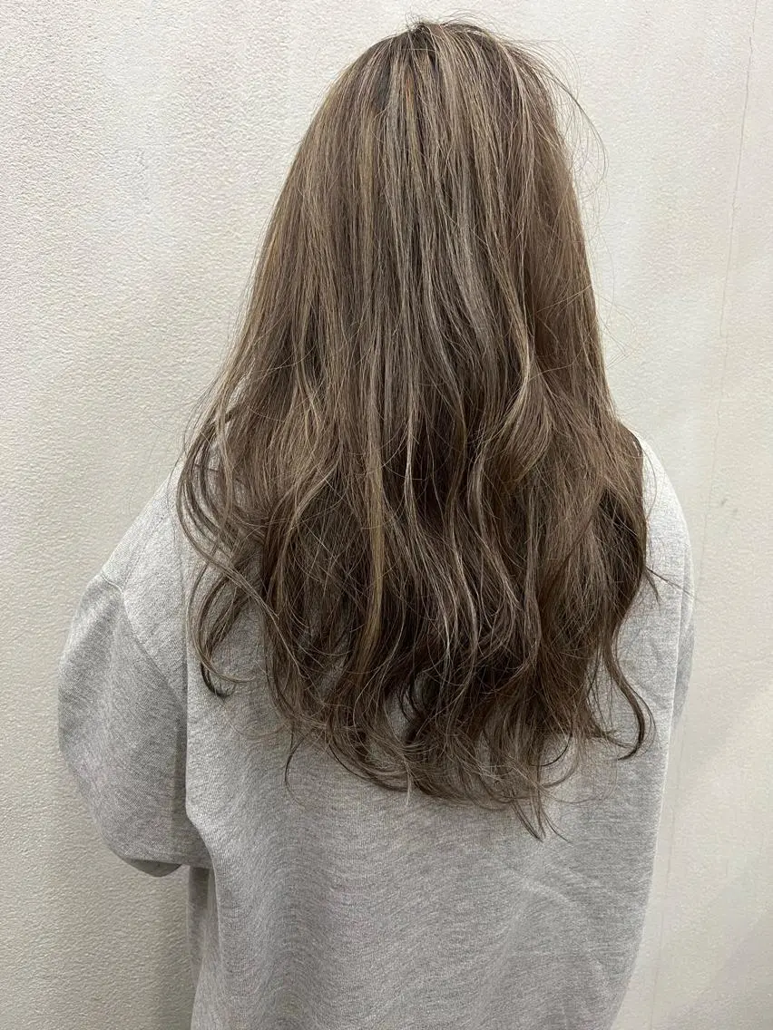 ロング カラー 亀田 泰生のヘアスタイル