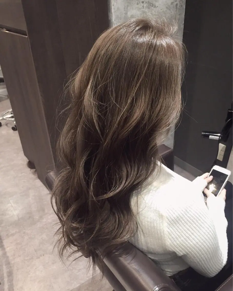 セミロング カラー イルミナカラー ハイトーンブリーチ 土坂 由志【京都】のヘアスタイル