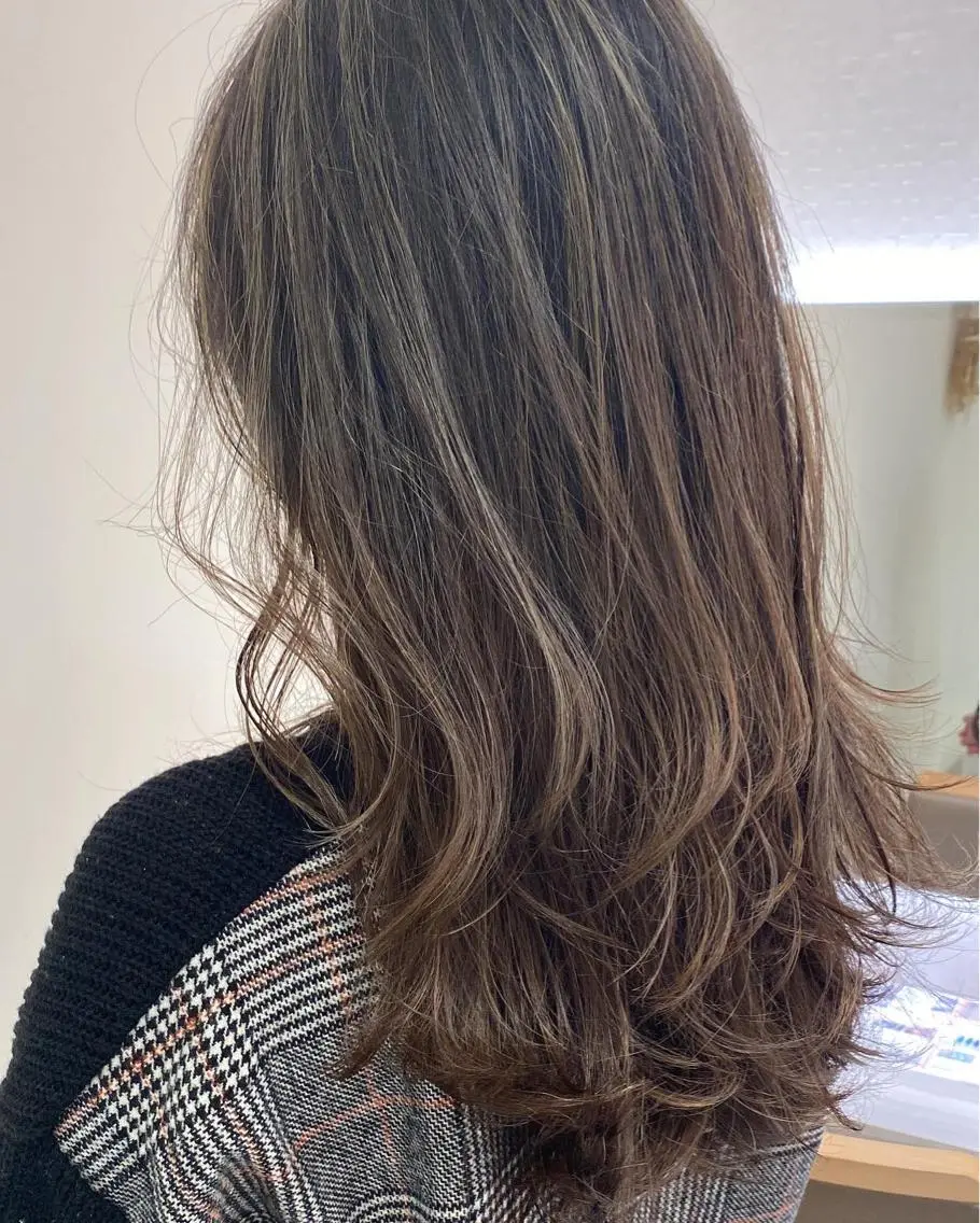 ロング カラー カット ヘアカラー トリートメント レイヤーカット/ ハイライト　千咲季のヘアスタイル
