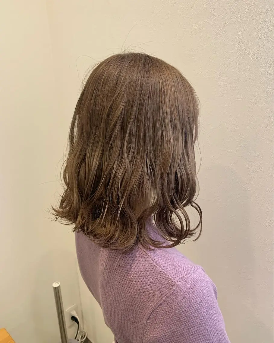 ミディアム カラー ベージュカラー ヘアカラー 長山 茉白のヘアスタイル
